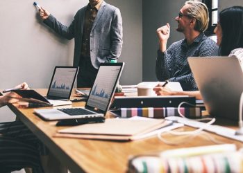 HOW TO HANDLE BUSINESS COMPETITION