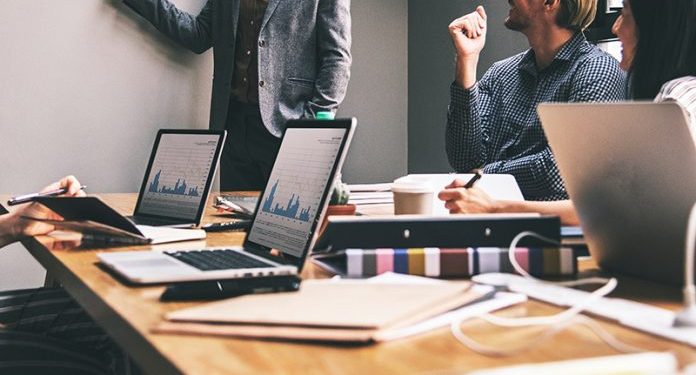 HOW TO HANDLE BUSINESS COMPETITION