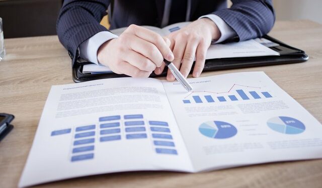 HOW TO CHOOSE THE RIGHT FINANCIAL PLANNER